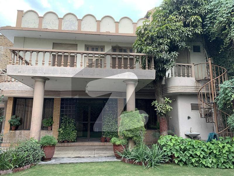 گُل بہار پشاور میں 10 کمروں کا 1 کنال مکان 5.5 کروڑ میں برائے فروخت۔