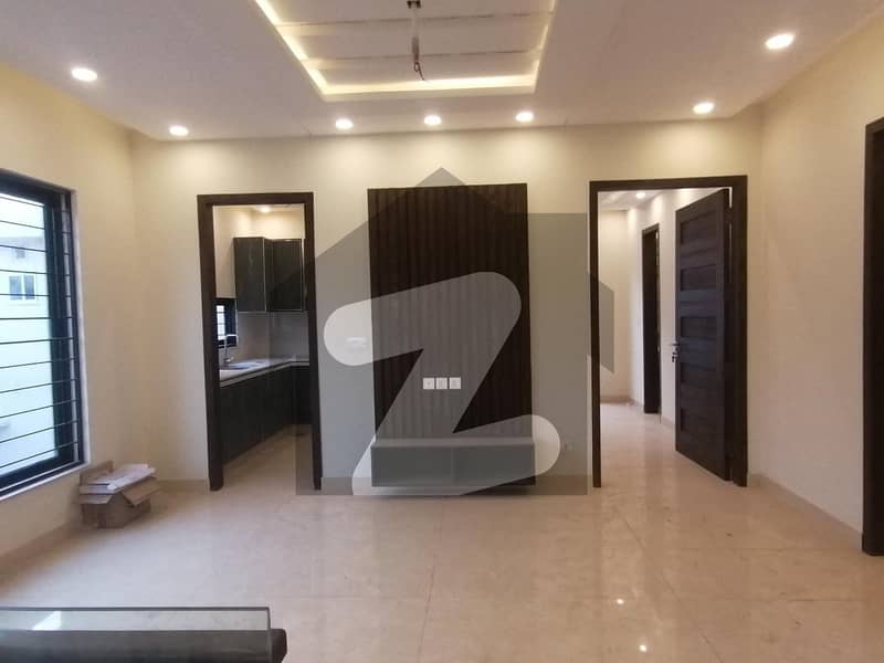 کینال گارڈن - ٹپ سیکٹر کینال گارڈن لاہور میں 4 کمروں کا 5 مرلہ مکان 1.8 کروڑ میں برائے فروخت۔