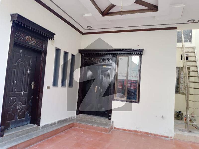 بوسان روڈ ملتان میں 5 کمروں کا 7 مرلہ مکان 1.28 کروڑ میں برائے فروخت۔