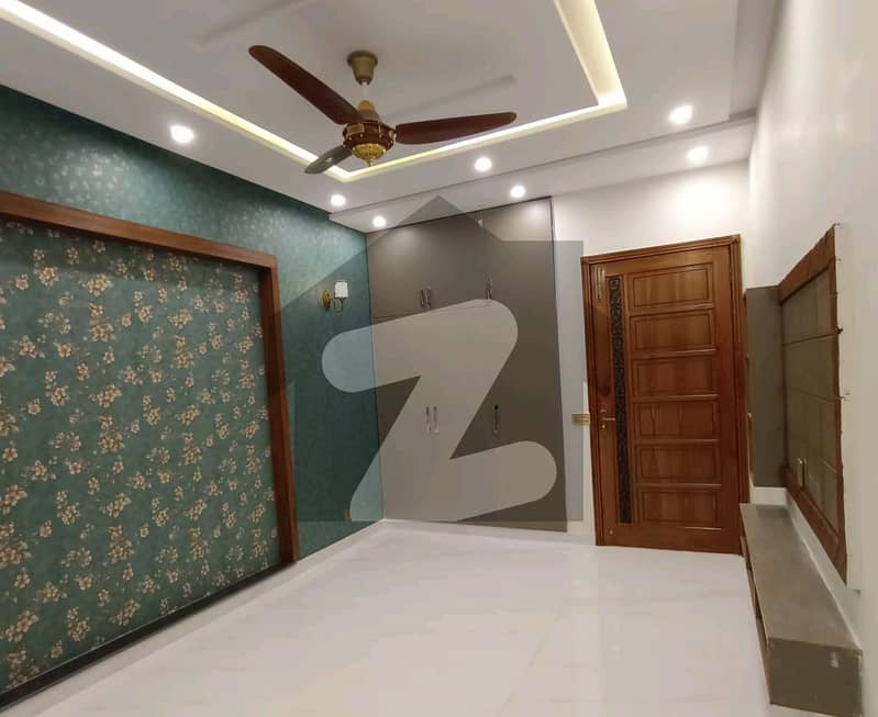 گرین سٹی لاہور میں 4 کمروں کا 10 مرلہ مکان 3.7 کروڑ میں برائے فروخت۔