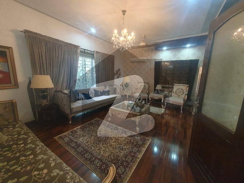 ڈی ایچ اے فیز 5 - بلاک بی فیز 5 ڈیفنس (ڈی ایچ اے) لاہور میں 5 کمروں کا 1 کنال مکان 6.9 کروڑ میں برائے فروخت۔