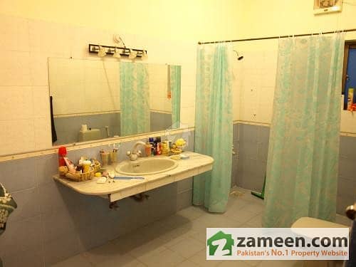 10 Bathroom View