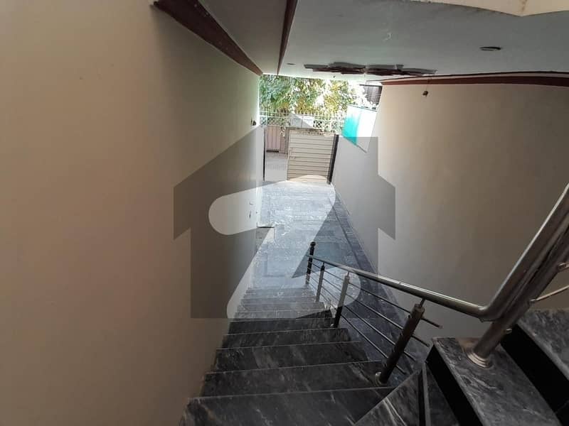 Prime Location 1 Kanal House Is Available In Hashmi Garden
