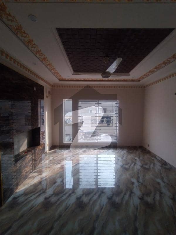 ڈیوائن گارڈنز ۔ بلاک بی ڈیوائن گارڈنز لاہور میں 4 کمروں کا 10 مرلہ مکان 1.5 لاکھ میں کرایہ پر دستیاب ہے۔
