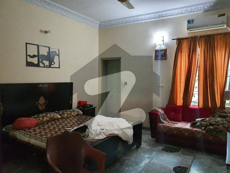 مصطفیٰ ٹاؤن لاہور میں 4 کمروں کا 7 مرلہ مکان 2.4 کروڑ میں برائے فروخت۔