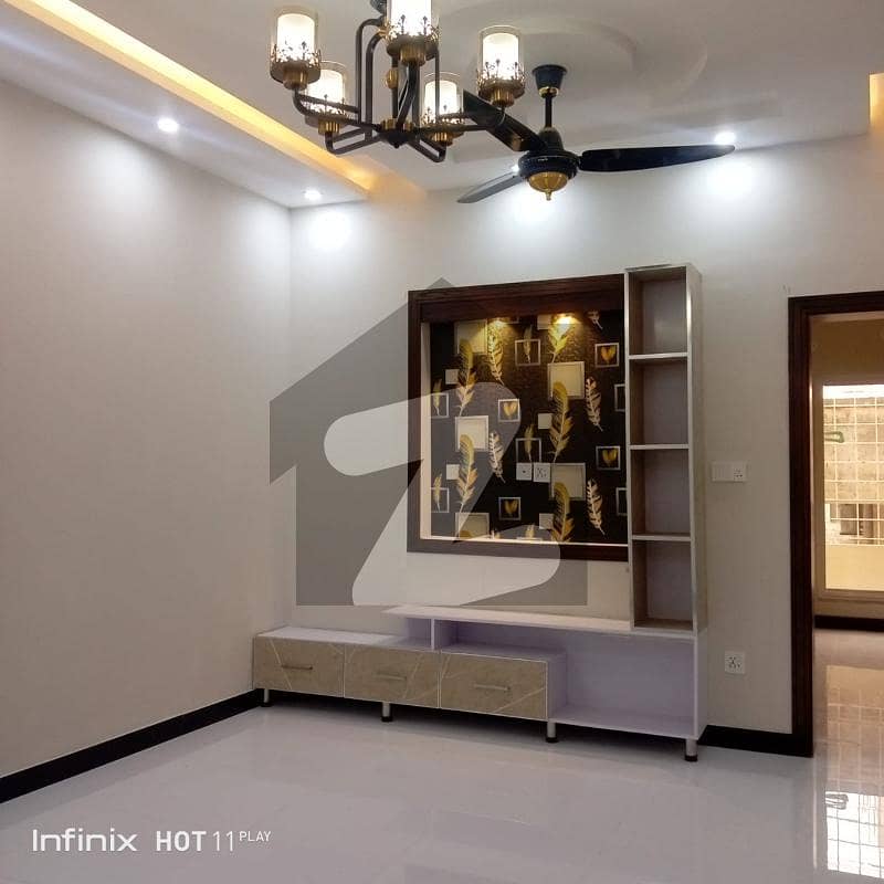 سوان گارڈن ۔ بلاک ڈی سوان گارڈن اسلام آباد میں 5 کمروں کا 8 مرلہ مکان 2.55 کروڑ میں برائے فروخت۔