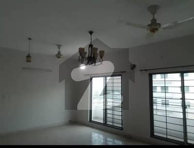 10 Marla Flat 3rd Floor For Rent In Askari 11 Lahore