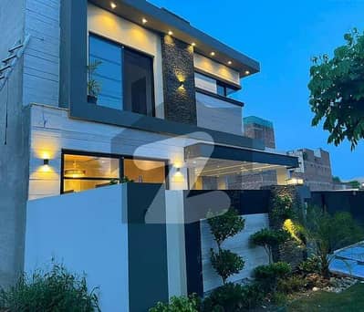 10 Marla Modern House With Basement For Rent