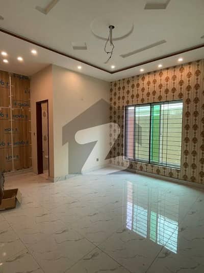10 marla Brand New , luxury & Corner house for sale @ very hot location of judicial colony