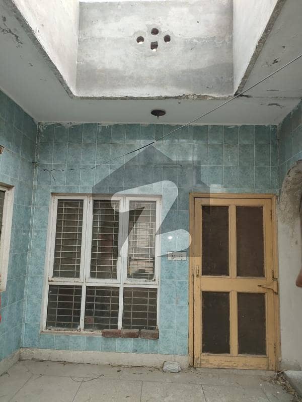 Old 7.5 Double Storey  House In Faisal Town D Block