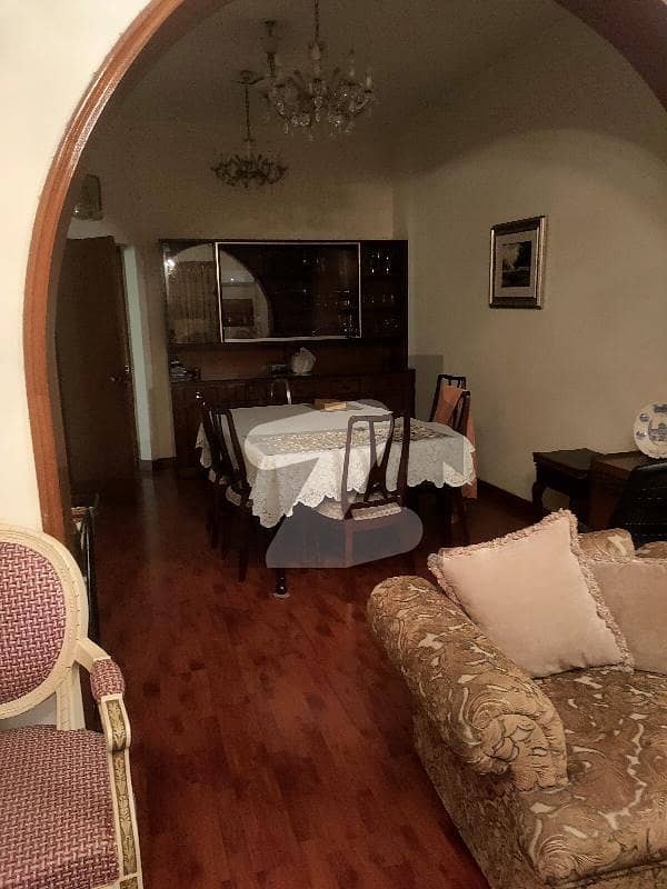 مین بلیوارڈ گلبرگ گلبرگ لاہور میں 4 کمروں کا 16 مرلہ مکان 7 کروڑ میں برائے فروخت۔
