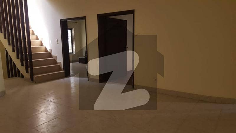 جی ۔ 11 اسلام آباد میں 6 کمروں کا 14 مرلہ مکان 8 کروڑ میں برائے فروخت۔