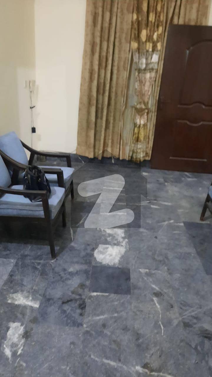 علامہ اقبال ٹاؤن لاہور میں 3 کمروں کا 3 مرلہ مکان 1.5 کروڑ میں برائے فروخت۔