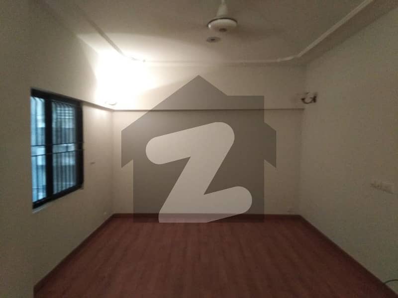 1800 Square Feet Flat Situated In Dha Phase 5 For Rent