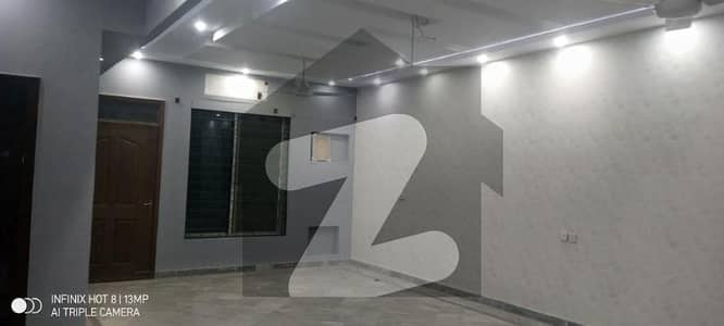 گلبرگ 3 - بلاک ای2 گلبرگ 3 گلبرگ لاہور میں 6 کمروں کا 1 کنال بالائی پورشن 2 لاکھ میں کرایہ پر دستیاب ہے۔