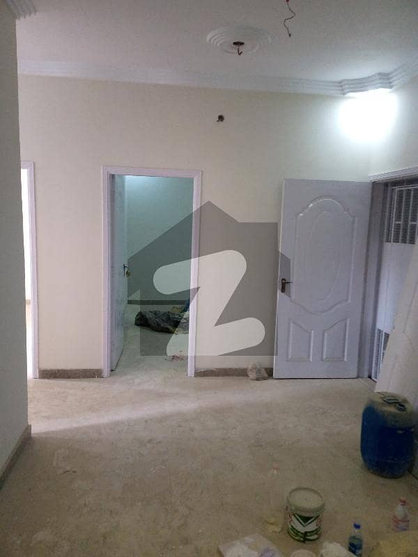 ناظم آباد - بلاک 5سی ناظم آباد کراچی میں 2 کمروں کا 4 مرلہ فلیٹ 27 ہزار میں کرایہ پر دستیاب ہے۔
