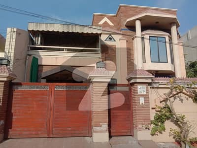 خیابانِ کالونی فیصل آباد میں 14 مرلہ مکان 3.5 کروڑ میں برائے فروخت۔