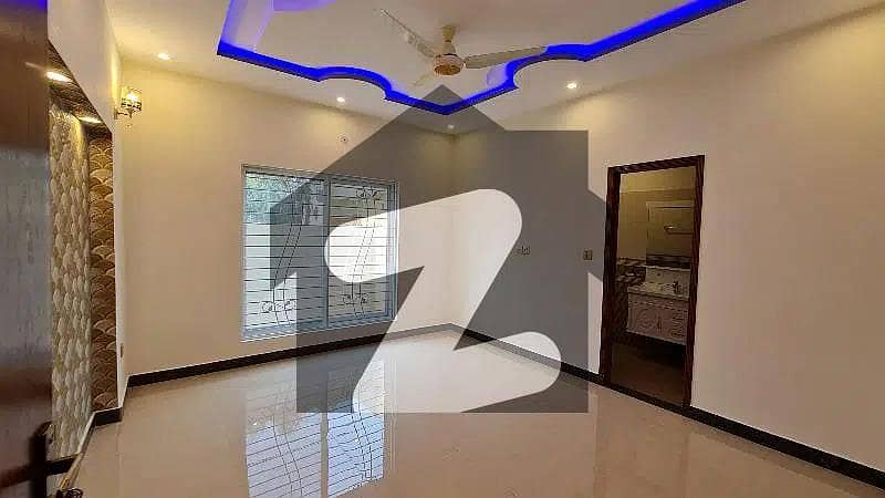گلشنِِِ راوی ۔ بلاک سی گلشنِ راوی لاہور میں 5 کمروں کا 10 مرلہ مکان 1.25 لاکھ میں کرایہ پر دستیاب ہے۔