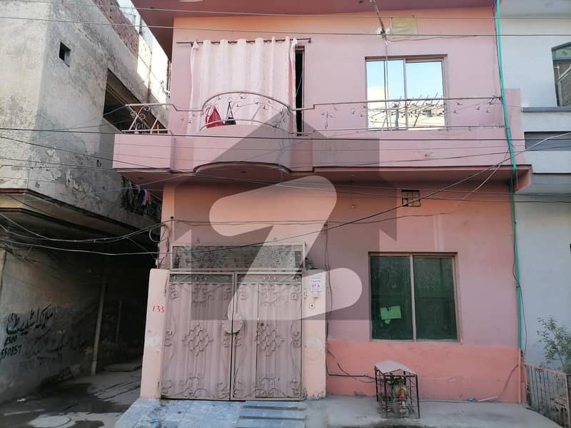 گوشہء احباب لاہور میں 4 کمروں کا 4 مرلہ مکان 1.1 کروڑ میں برائے فروخت۔