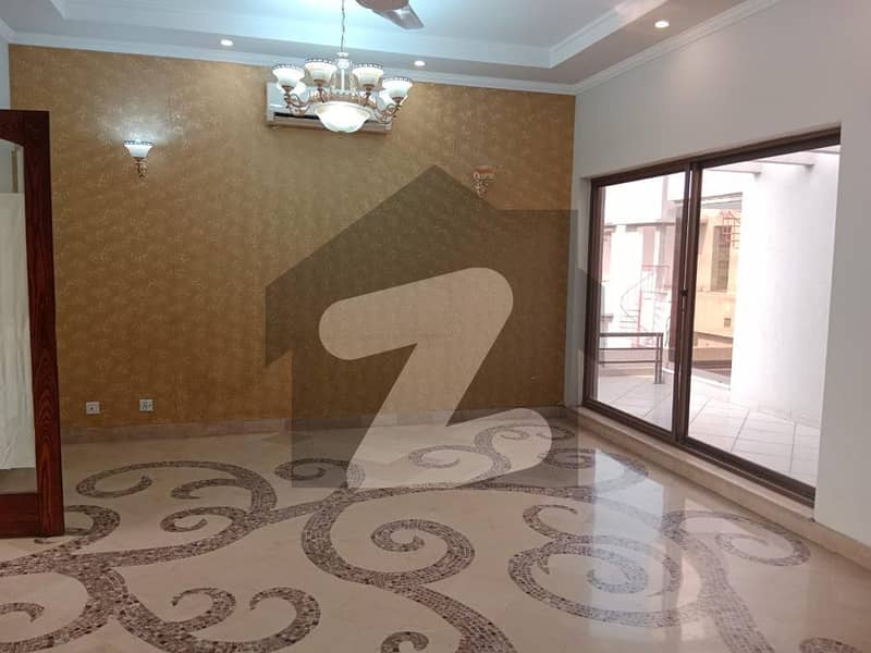 ڈی ایچ اے فیز 7 - بلاک زیڈ ڈی ایچ اے فیز 7 ڈیفنس (ڈی ایچ اے) لاہور میں 3 کمروں کا 1 کنال بالائی پورشن 1.45 لاکھ میں کرایہ پر دستیاب ہے۔