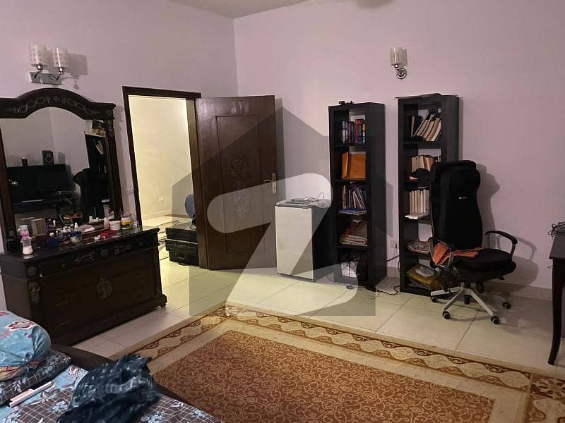 ڈی ایچ اے فیز 4 ڈی ایچ اے کراچی میں 4 کمروں کا 12 مرلہ مکان 7.25 کروڑ میں برائے فروخت۔