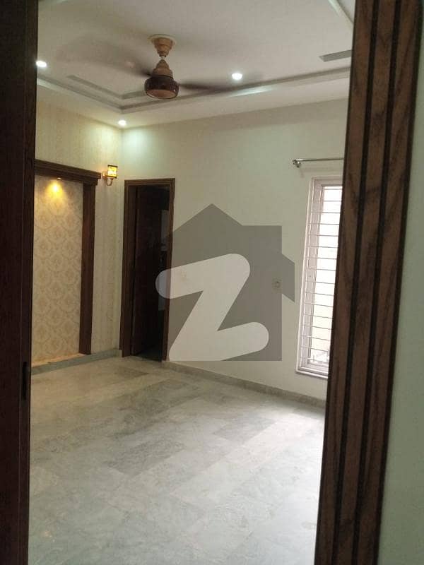 اعوان ٹاؤن لاہور میں 4 کمروں کا 3 مرلہ مکان 76 لاکھ میں برائے فروخت۔