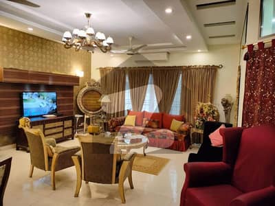 ڈی ایچ اے فیز 2 ڈیفنس (ڈی ایچ اے) لاہور میں 5 کمروں کا 1 کنال زیریں پورشن 6.75 کروڑ میں برائے فروخت۔