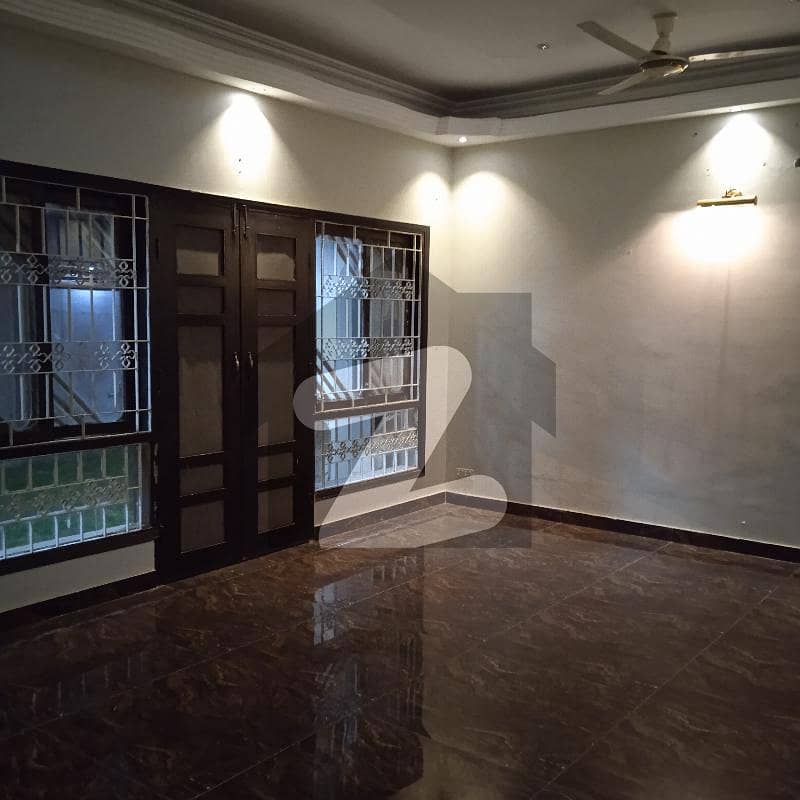 Well Maintained And Spacious Portion 600 Yard Ideal Location For Living In Gulshan