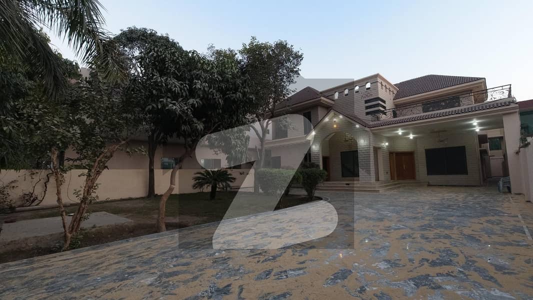 44 marla Banglow for sale with 9 rooms two servant quarters with swimming pool with 7 cars pouch and open area for sale
