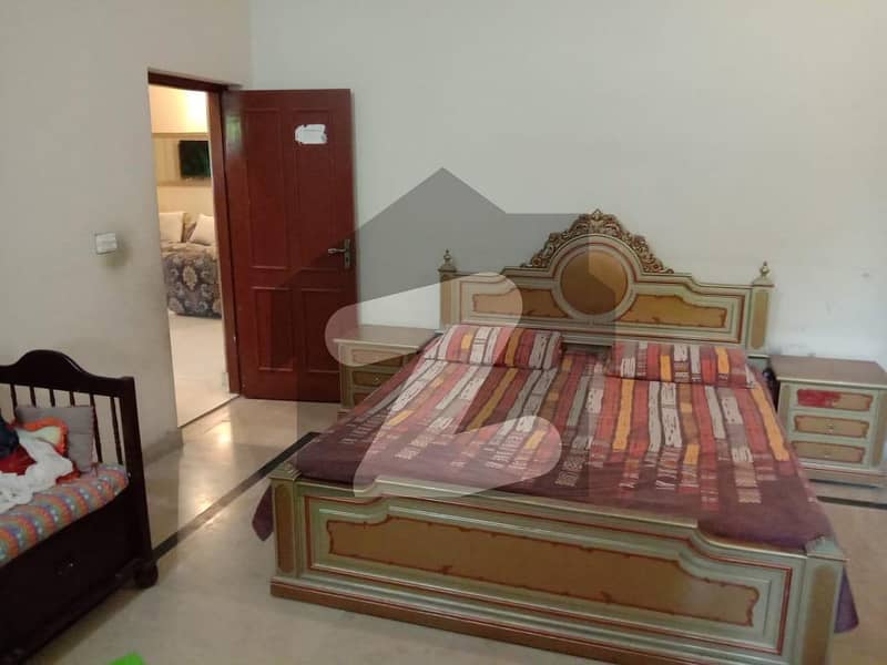 7 Marla House Available For rent In Madina Town