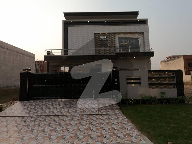 سینٹرل پارک ۔ بلاک ایف سینٹرل پارک ہاؤسنگ سکیم لاہور میں 5 کمروں کا 10 مرلہ مکان 2.55 کروڑ میں برائے فروخت۔