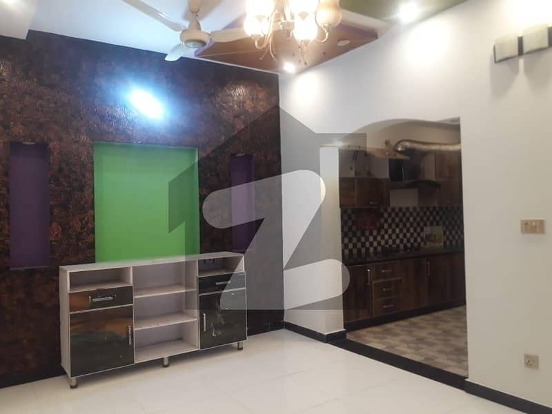 Centrally Located Upper Portion Available In Gulbahar Colony For rent
