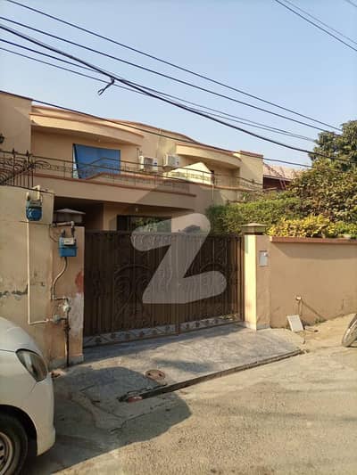 9 Marla House For Sale In New Iqbal Park Lahore.