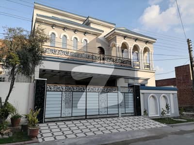 Centrally Located House In Jeewan City - Phase 1 Is Available For sale