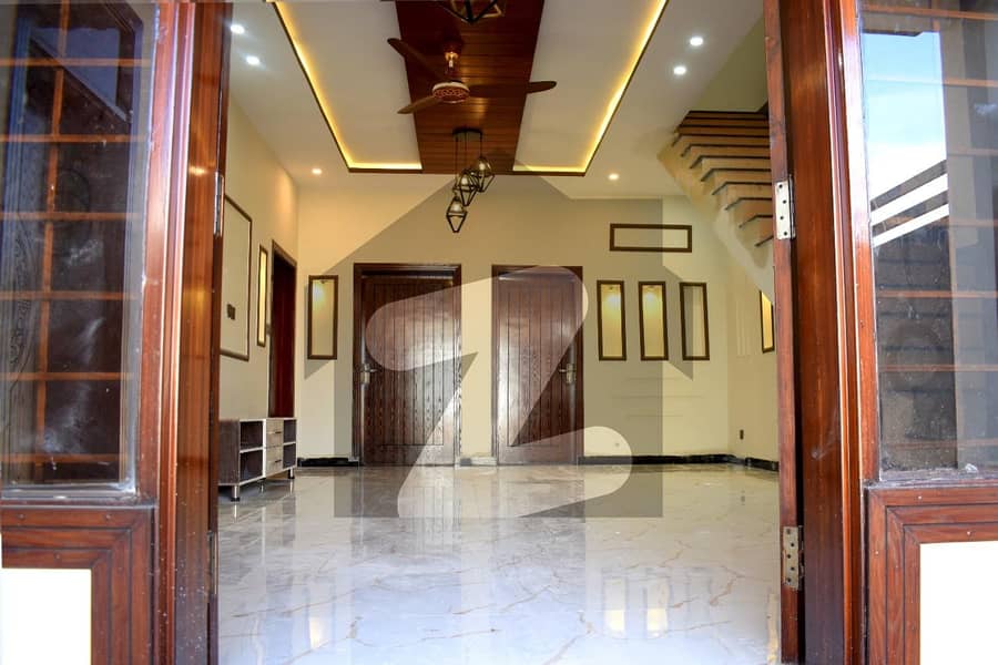 ممتاز سٹی - چناب بلاک ممتاز سٹی اسلام آباد میں 6 کمروں کا 9 مرلہ مکان 2.85 کروڑ میں برائے فروخت۔