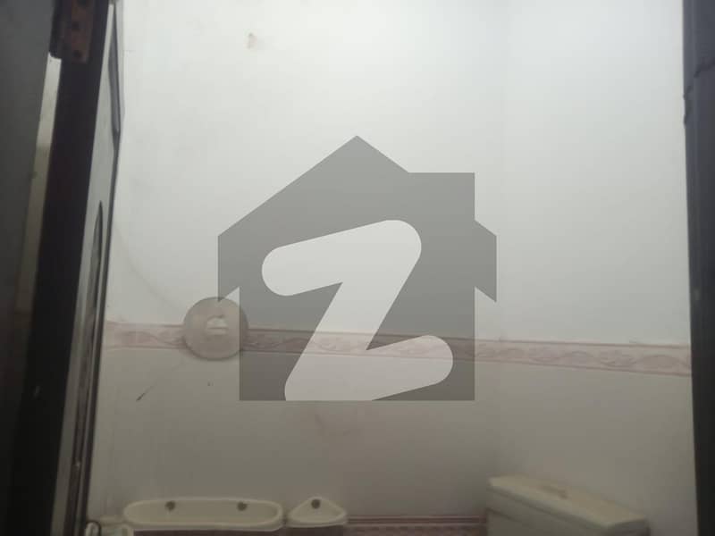 ارباب سبز علی خان ٹاؤن ورسک روڈ پشاور میں 3 کمروں کا 4 مرلہ زیریں پورشن 15 ہزار میں کرایہ پر دستیاب ہے۔