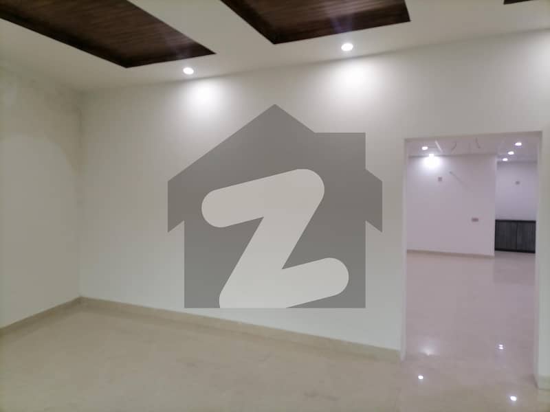 MM Alam Road 2.5 Kanal House Up For sale