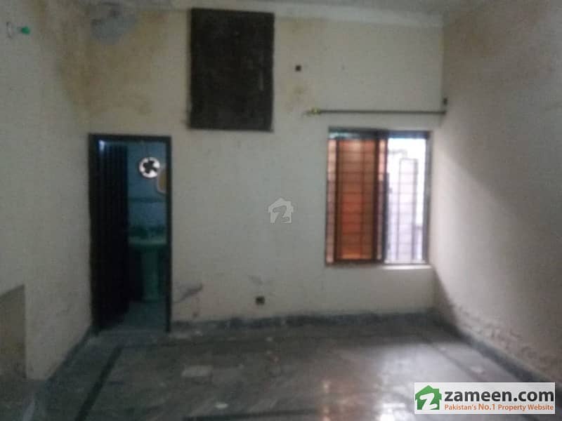 10 Marla House For Rent  In Gulberg Behind Sadique Trade Center