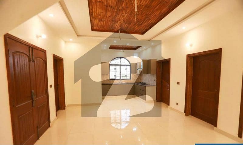 10 MARLA LUXURY UPPER PORTION AVAILABLE FOR RENT