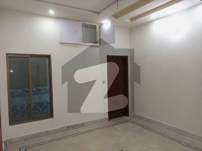 ماڈل سٹی ٹو ستیانہ روڈ فیصل آباد میں 3 کمروں کا 5 مرلہ مکان 40 ہزار میں کرایہ پر دستیاب ہے۔