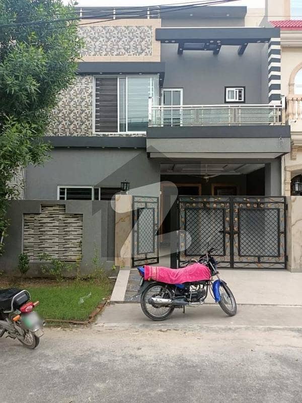 Central Park 5 Marla Double Story Luxury House Brand New Available For Sale Near Too Park And Masjid . .