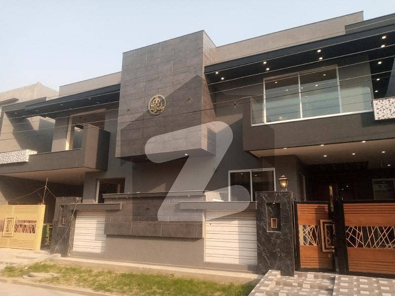 ایڈن ایگزیکیٹو ایڈن گارڈنز فیصل آباد میں 4 کمروں کا 7 مرلہ مکان 2.5 کروڑ میں برائے فروخت۔