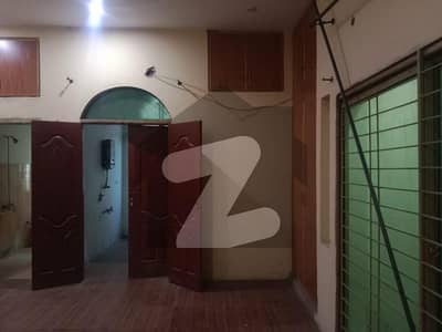 Flat Available For Rent In Gulshan-e-lahore