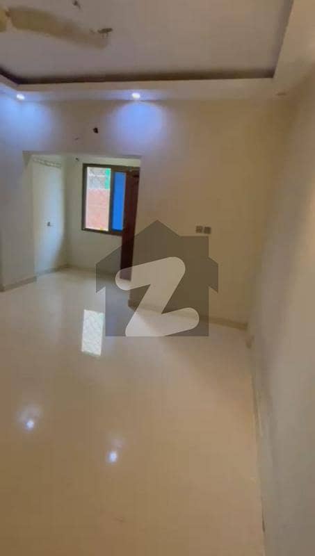 کلفٹن ۔ بلاک 7 کلفٹن کراچی میں 2 کمروں کا 4 مرلہ فلیٹ 1.8 کروڑ میں برائے فروخت۔