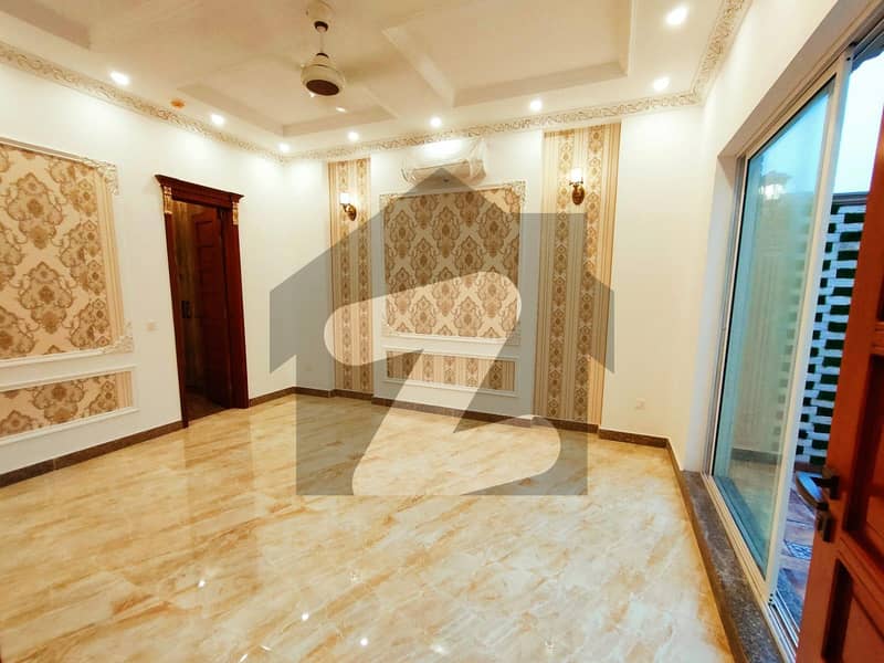 ڈی ایچ اے فیز9 پریزم ڈی ایچ اے ڈیفینس لاہور میں 5 کمروں کا 1 کنال مکان 8.5 کروڑ میں برائے فروخت۔