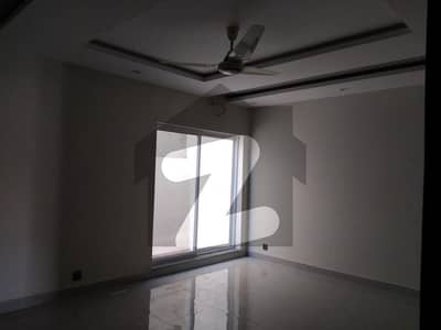 Investors Should rent This Building Located Ideally In Gulberg