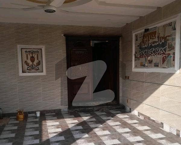 ڈیوائن گارڈنز لاہور میں 5 کمروں کا 1 کنال مکان 2 لاکھ میں کرایہ پر دستیاب ہے۔