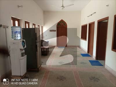 سندھی مسلم ہاؤسنگ سوسائٹی حیدر آباد میں 7 کمروں کا 2.1 کنال مکان 10 کروڑ میں برائے فروخت۔