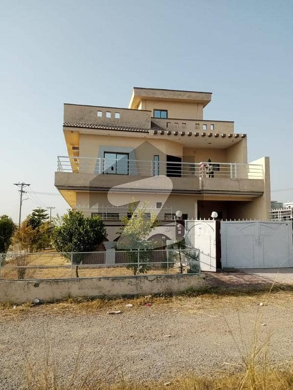 Corner House For Sale In Roshan Pakistan E 16