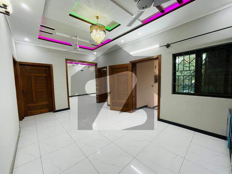 1800 Square Feet House In Airport Housing Society - Sector 4 For Rent